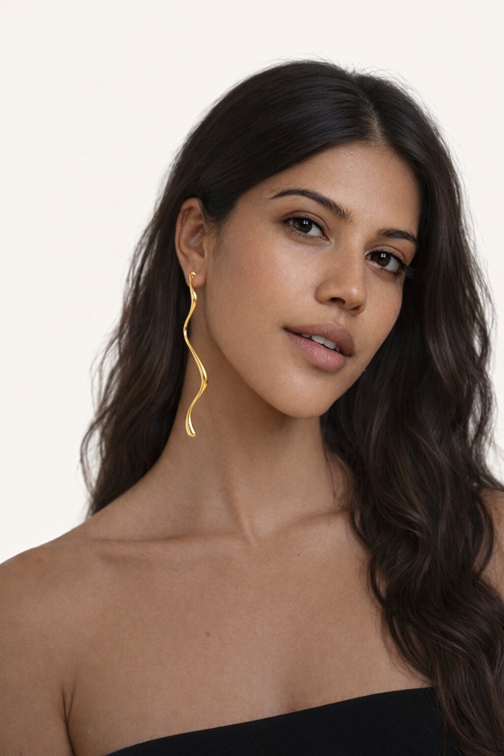 Daria wave earring in gold by Maison Soléne