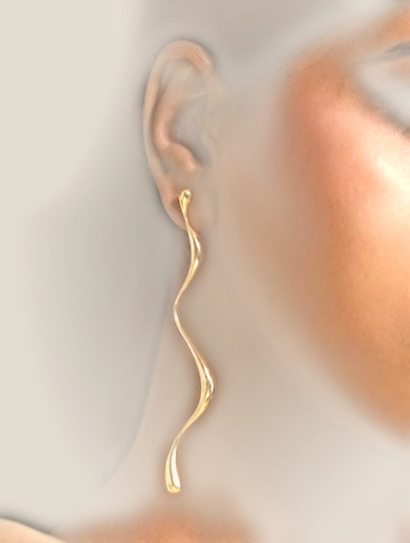 Daria diamond solitaire ring in 18k yellow gold by Maison Soléne